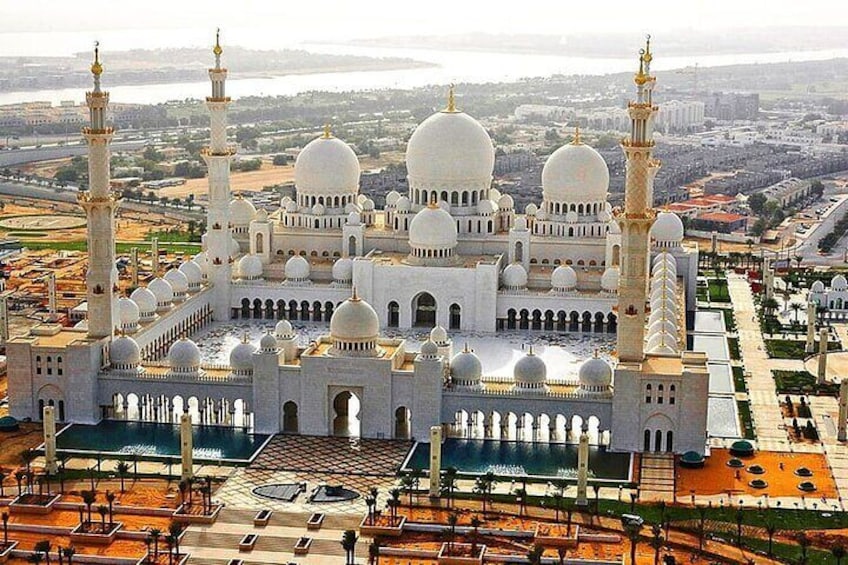 Abu Dhabi City Tour and Qasr AL Watan