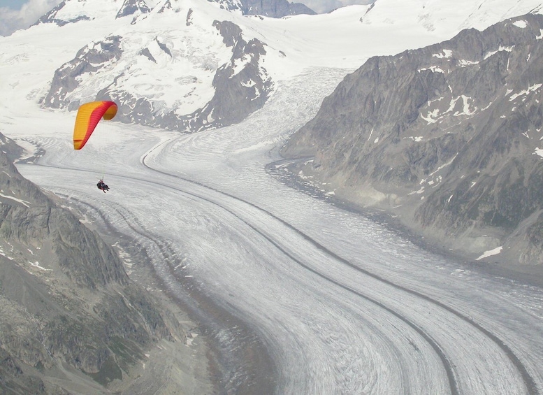 Picture 1 for Activity Aletsch Arena: Paragliding Tandem Flight Basic