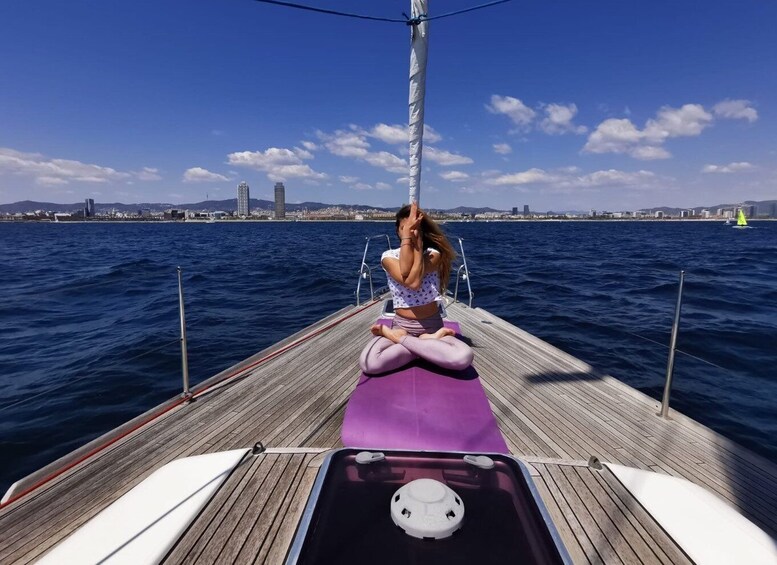 Barcelona: Nautical Namaste Yoga Session and Sailing Trip