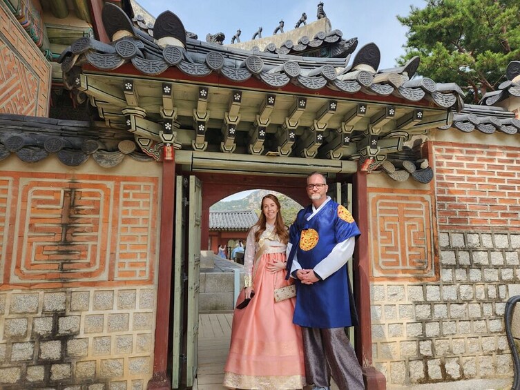 South Korea: Seoul Heritage guided Walking Tour: Wearing Hanbok