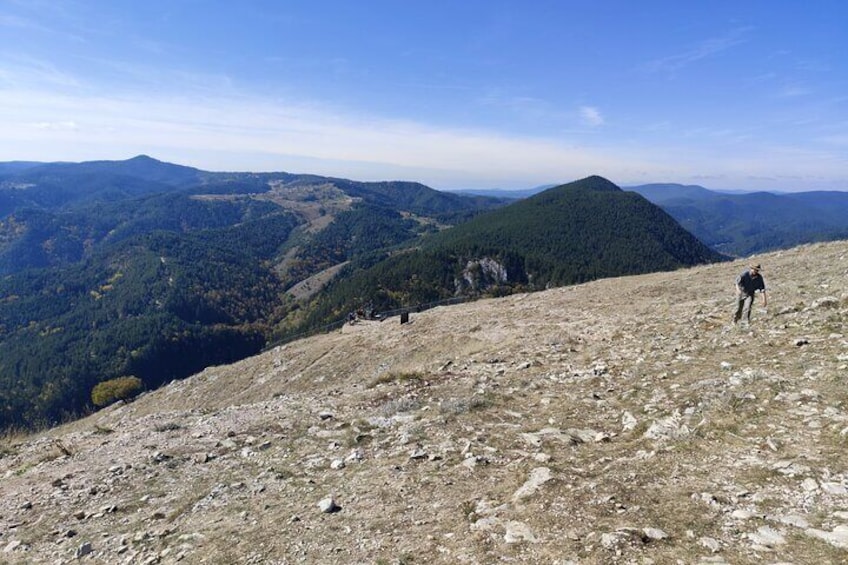 Hiking to Eagle's Eye and Devil's Throat Cave