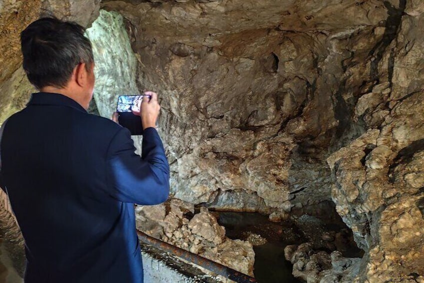 Hiking to Eagle's Eye and Devil's Throat Cave