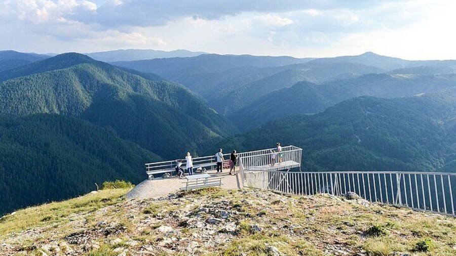 Hiking to Eagle's Eye and Devil's Throat Cave