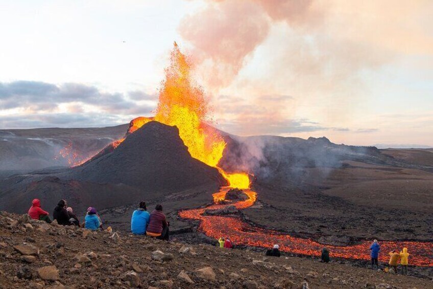 Private Grand Volcano Site Hiking Tour 