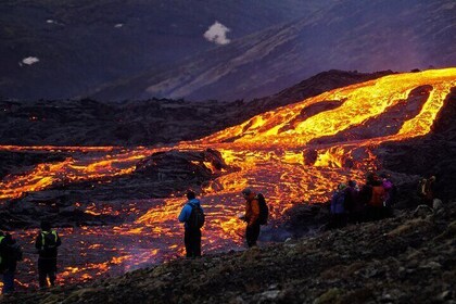 Private Grand Volcano Site Hiking Tour