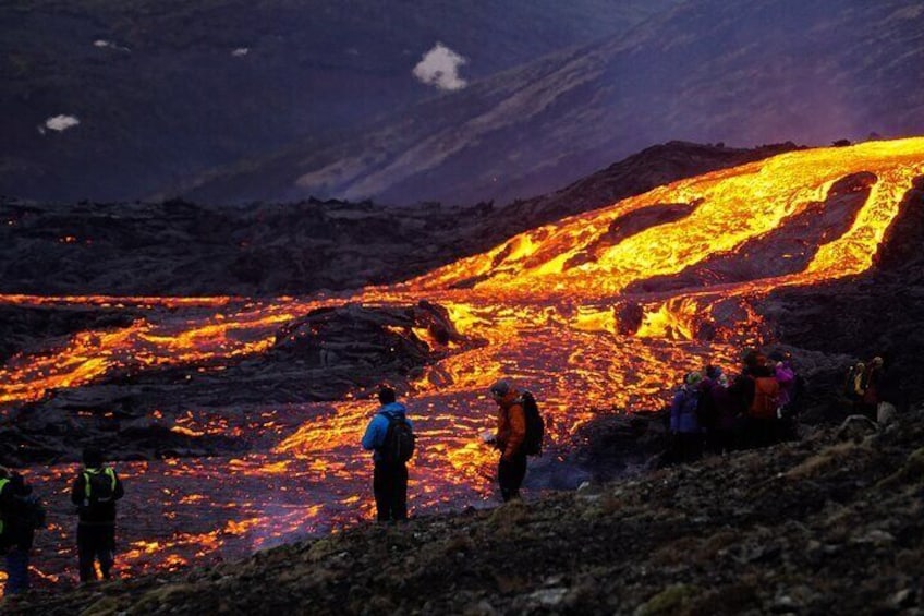 Private Grand Volcano Site Hiking Tour 