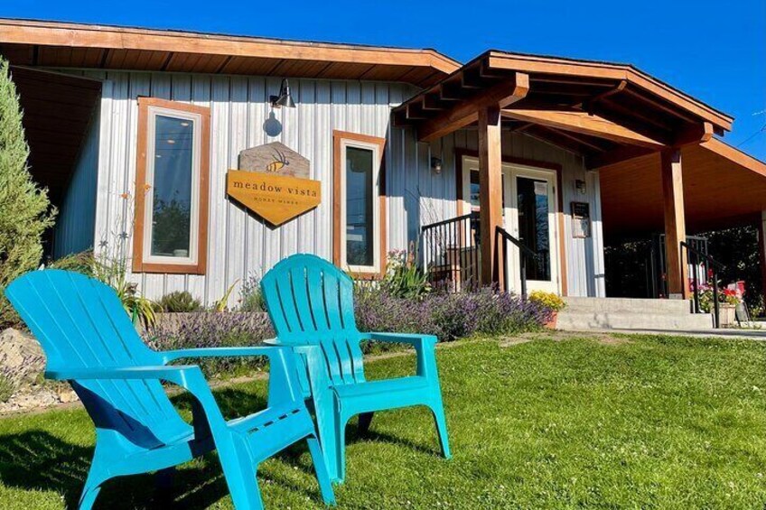 3-Hour Kelowna Farm to Table Lunch and Winery Private Experience
