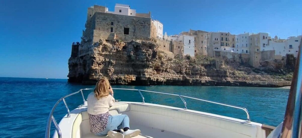 Polignano a Mare: Boat Tour with Aperitif and Snorkeling