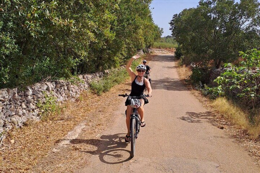Alberobello in e-bike. The countryside, a mill and a farm