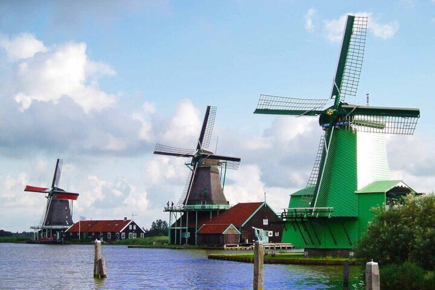 Private Full Day Tour to Giethoorn and Zaanse Schans windmills