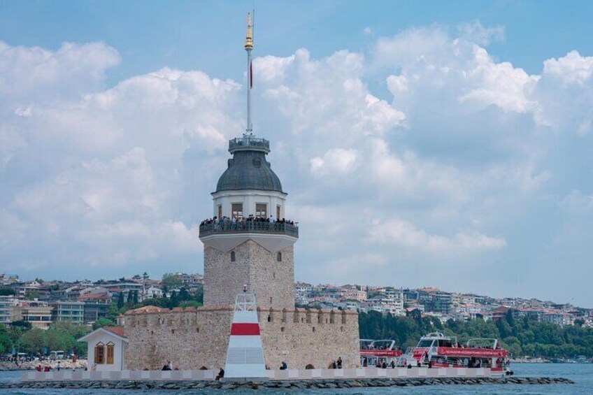 Guided Bosphorus Luxury Yacht Cruise with Stop on Asian Side