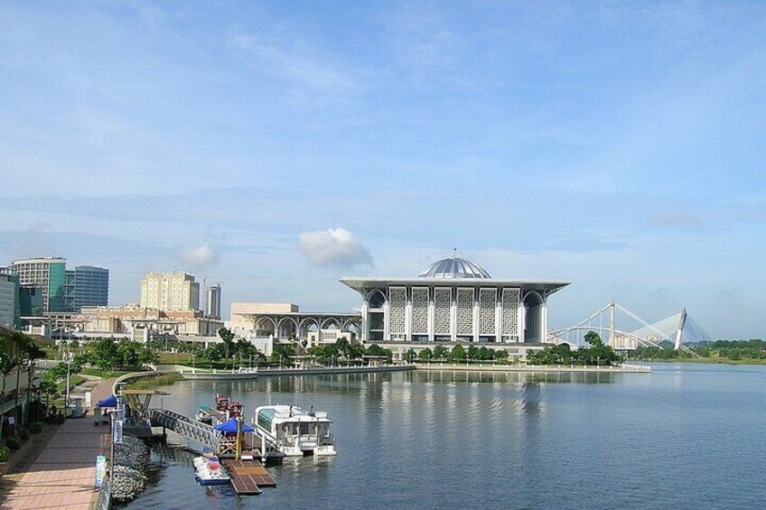 Putrajaya Tour From Kuala Lumpur