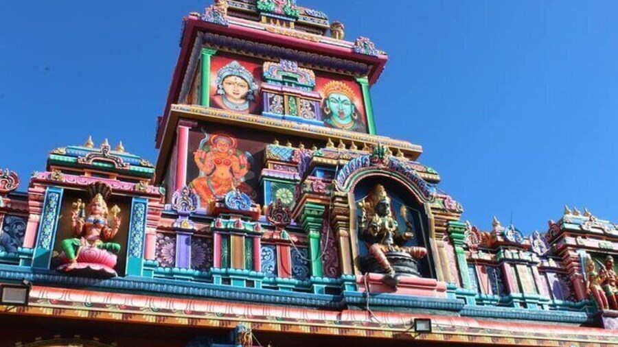 Guided tour of the Karly Hindu temple in Saint Pierre