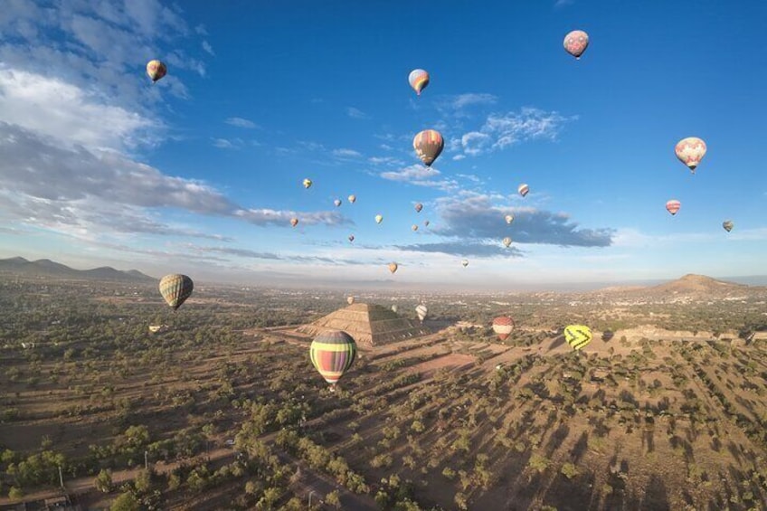 Mexico City: Air Balloon Flight & Breakfast in Natural Cave