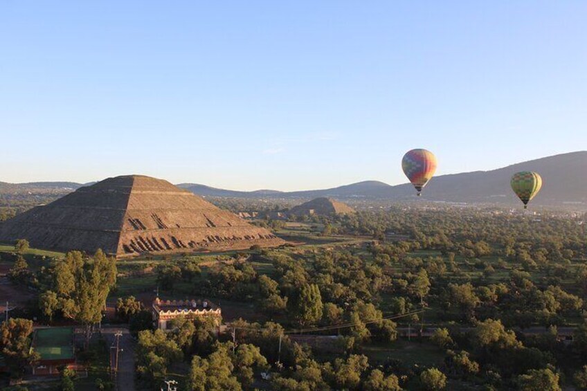 Hot Air Balloon Tour in Teotihuacan