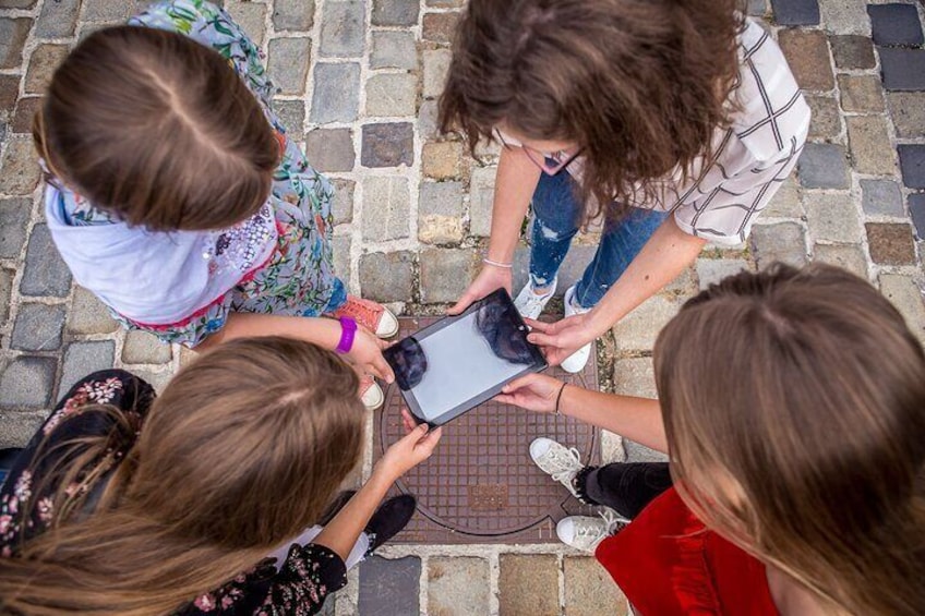 Zagreb Time Travel – Discover Zagreb with a fun interactive tablet city tour!