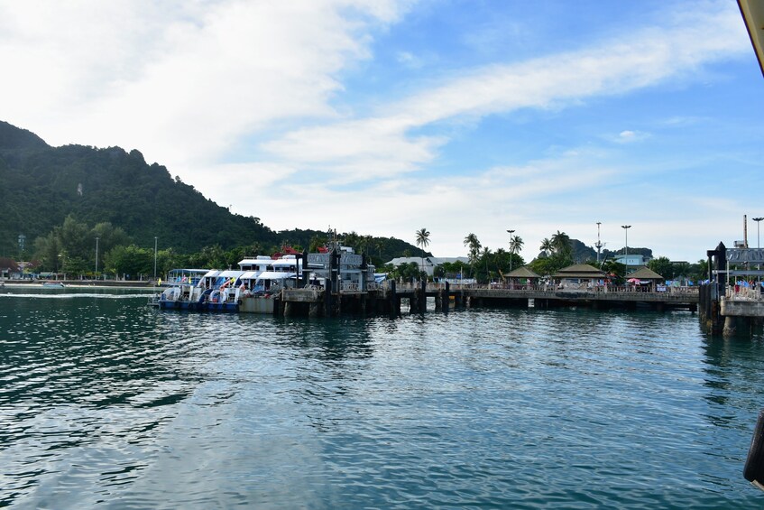Travel from Koh Bulone to Phuket by Satun Pakbara Speed Boat