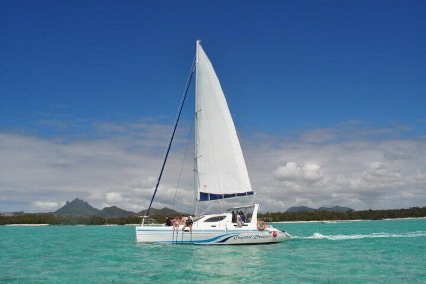 All inclusive CATAMARAN with BBQ : Ile aux cerf & GRSE waterfall