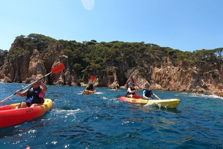 6-Hour Costa Brava Guided Kayak and Snorkel with Lunch and Photos