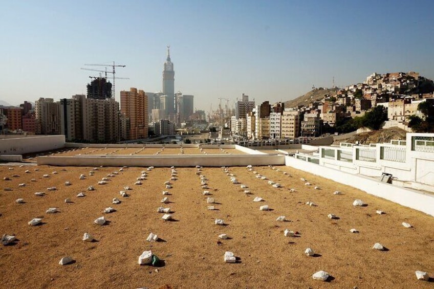 "Makkah Tour: Unveiling the Sacred Charms of Saudi Arabia's Iconic City"