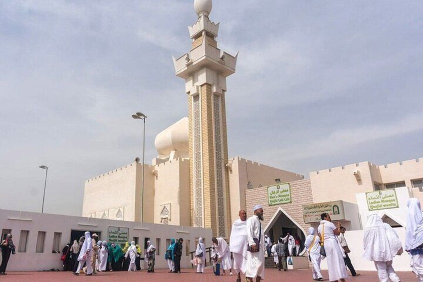 "Makkah Tour: Unveiling the Sacred Charms of Saudi Arabia's Iconic City"