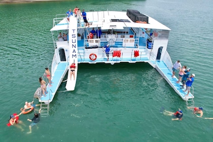 Flamingo, Guanacaste : Excursion en catamaran avec déjeuner et boissons