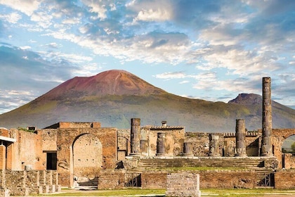 Pompeii and the Amalfi Coast Private Car Trip from Rome