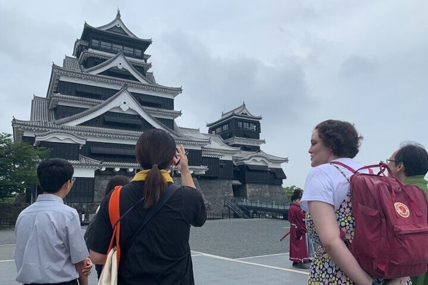 At the front of Kumamoto Castle's main keep, you'll be struck with a sense of awe and admiration for the grand and imposing scale of the castle.