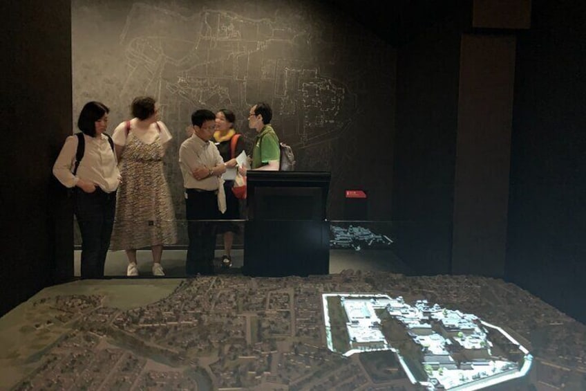 Inside the main keep, the latest technologies such as projection mapping are utilized to provide explanations and enhance the visitor experience.