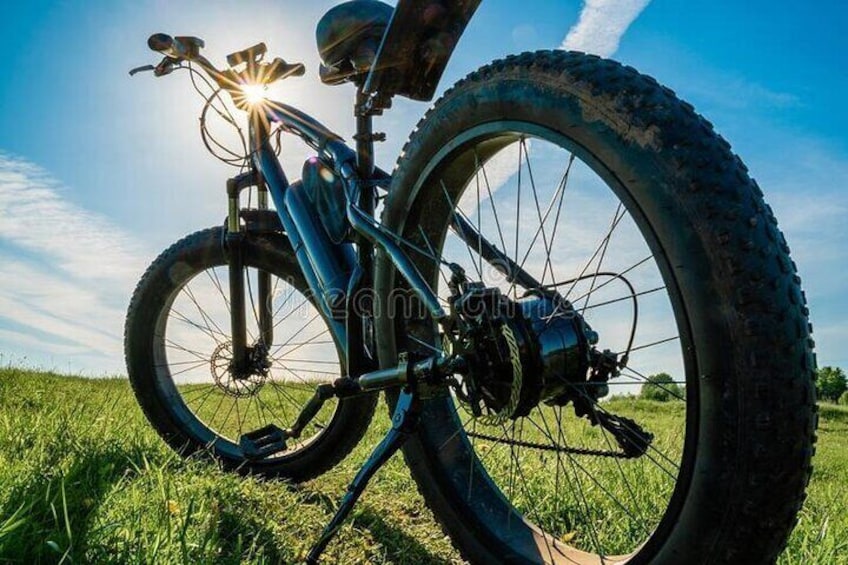 Cave Point E - Bike Tour