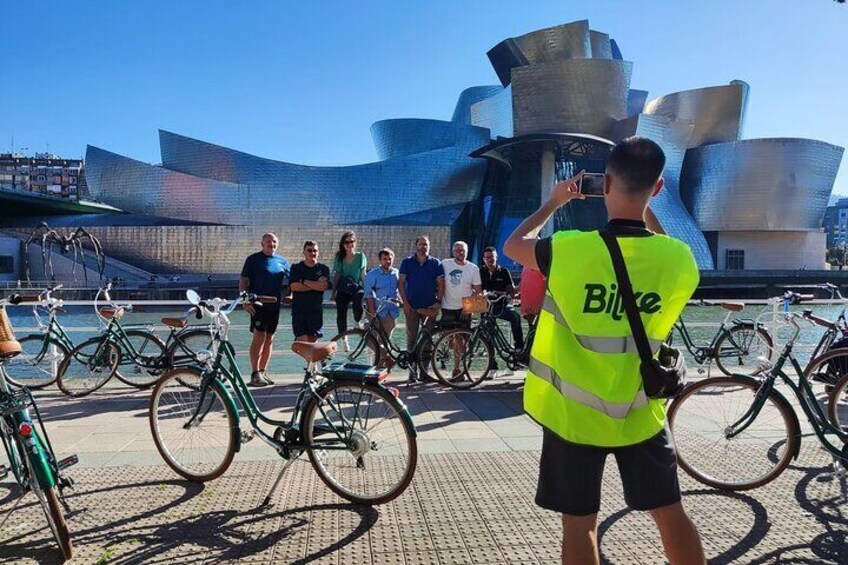 BILBAO-City Highlights Bike Tour