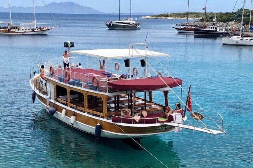 Pirate Boat Tour in Bodrum with Lunch & Fresh Fruit 