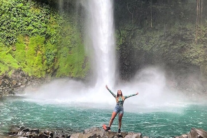 Relaxing Hotsprings and La Fortuna Waterfall Tour