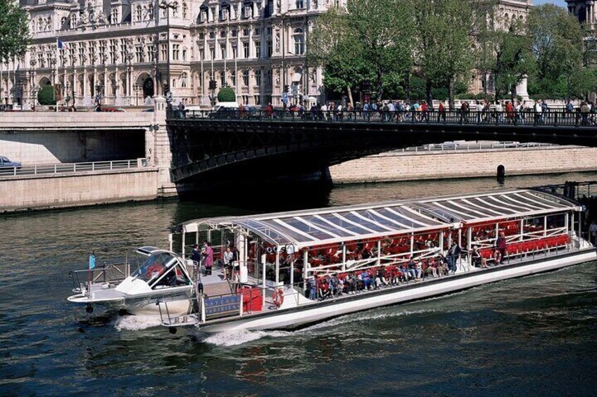 Seine River Cruise with commentary one hour Seine Cruise