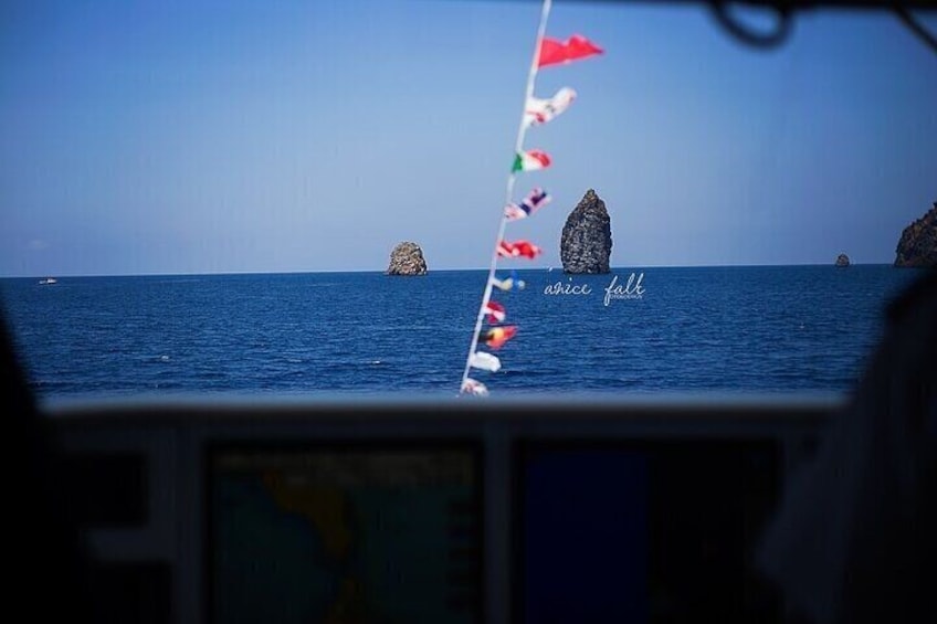 Mini Cruise From Tropea to Lipari, Panarea and Stromboli by night