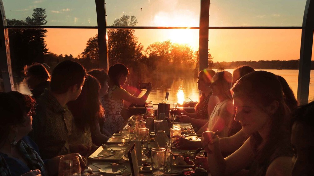 Kingston: Sunset Dinner Cruise of Thousand Islands