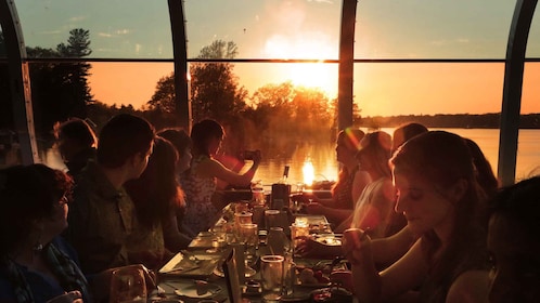 Kingston: Hafenrundfahrt mit Abendessen bei Sonnenuntergang