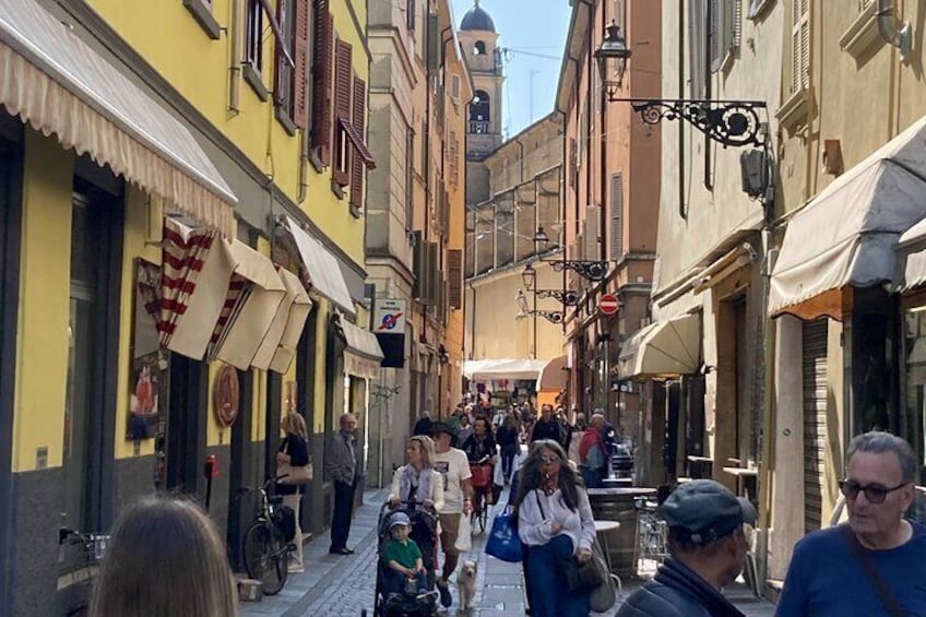 1 Hour Tour: Market and Street Food - the best of Parma