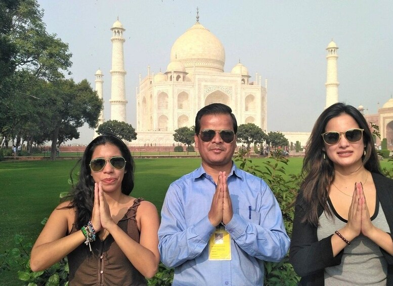 Government Approved Tour Guide For Taj Mahal