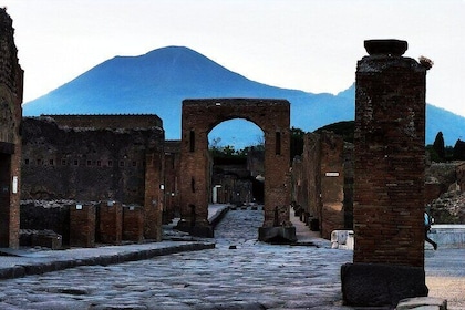 2 Hours Private Tour in Pompeii with Archaeologist