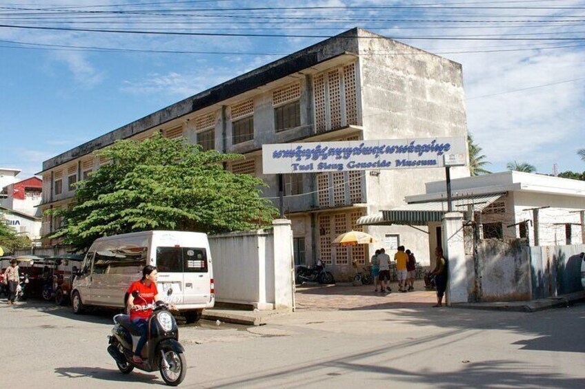 Phnom Penh Toul Sleng Tour Guides Cambodia