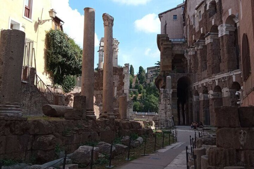 Discover the Monuments of Ancient Rome with Archaeology Guide