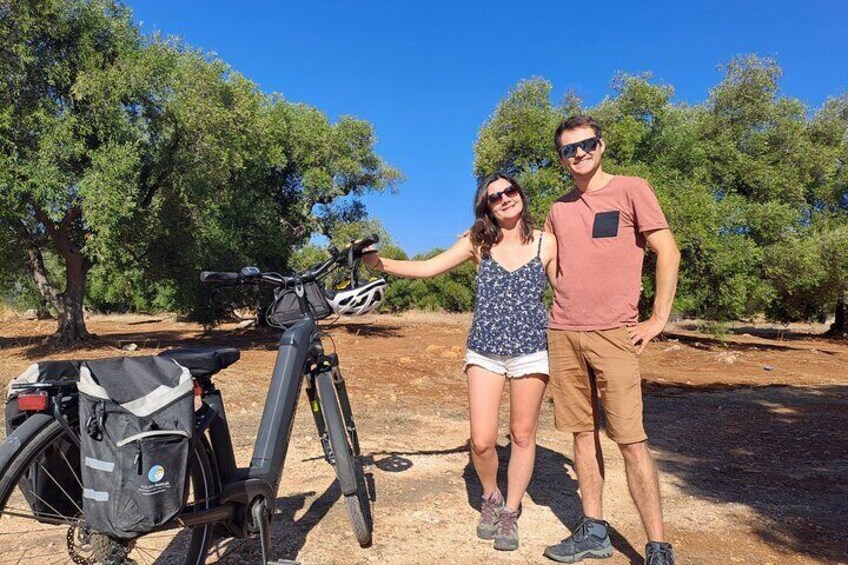 e-bike tour in the plain of the secular olive trees of Ostuni