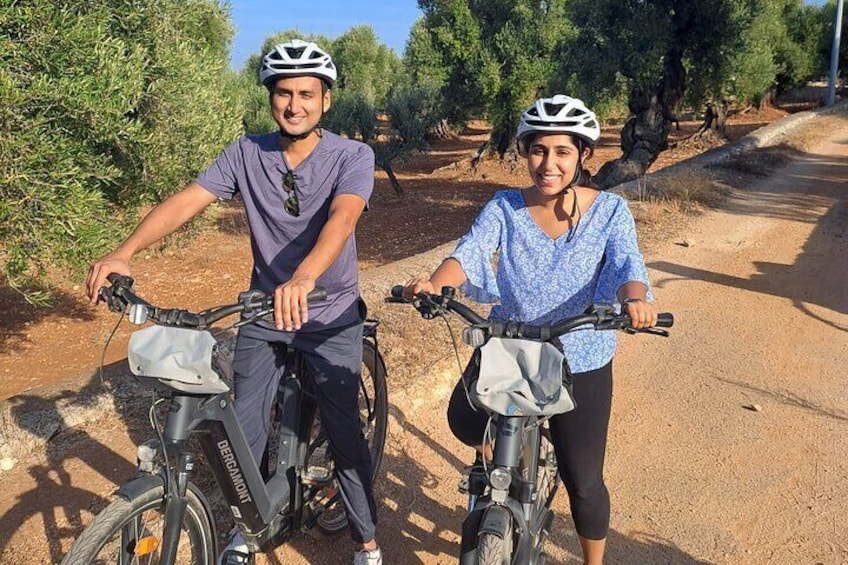 e-bike tour in the plain of the secular olive trees of Ostuni 