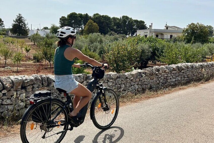 e-bike tour in Cisternino. How the mozzarella is made.