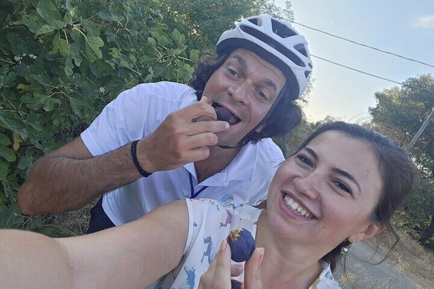 E-bike tour in Ostuni. Oil mill, Dolmen and huge olive trees