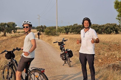 E-bike tour in Ostuni. Oil mill, Dolmen and huge olive trees