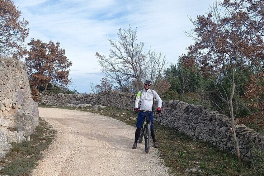 e-bike tour along the cycle path of the Apulian Aqueduct