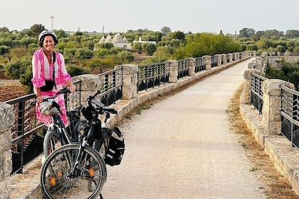 e-bike tour along the cycle path of the Apulian Aqueduct