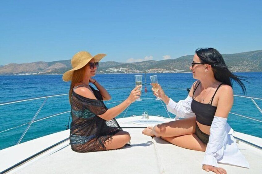 Bodrum Private Motor-Yacht Tour With Lunch